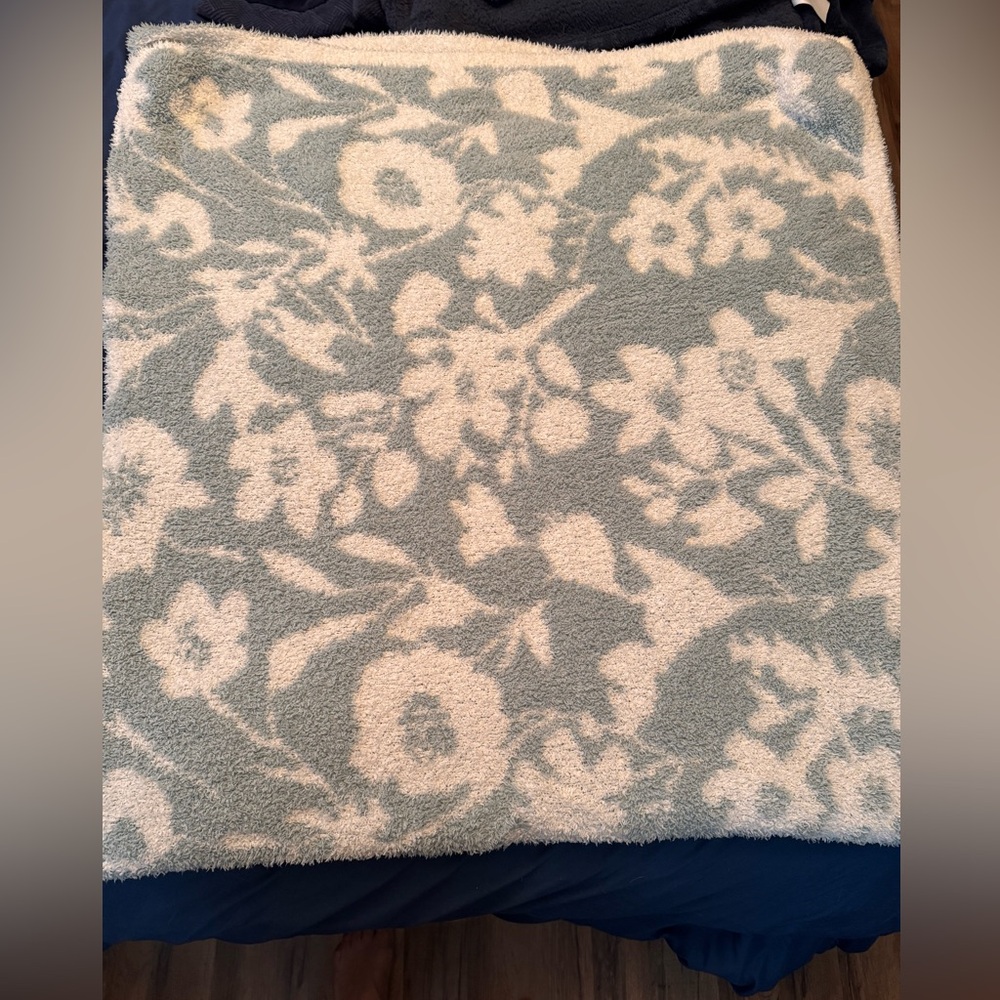 Floral Patterned Throw Blanket